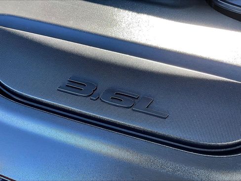 Used 2025 Chrysler Pacifica Select image 30