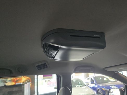 Used 2015 Toyota Sienna LE FWD image 18