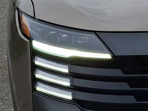 New 2026 Nissan Kicks SR image 7