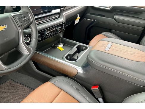 Used 2024 Chevrolet Silverado 3500 High Country w/ Technology Package image 19