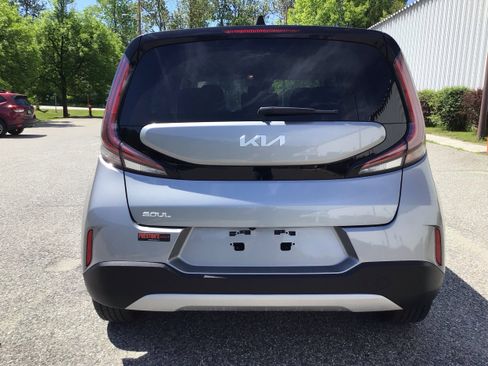 Used 2024 Kia Soul LX FWD image 6