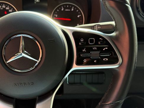 Used 2022 Mercedes-Benz Sprinter 2500 image 26