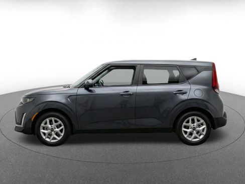 Used 2025 Kia Soul LX w/ LX Technology Package FWD image 4