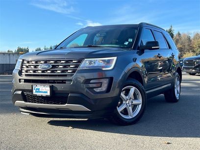 Used 2017 Ford Explorer XLT w/ XLT Technology Feature Bundle