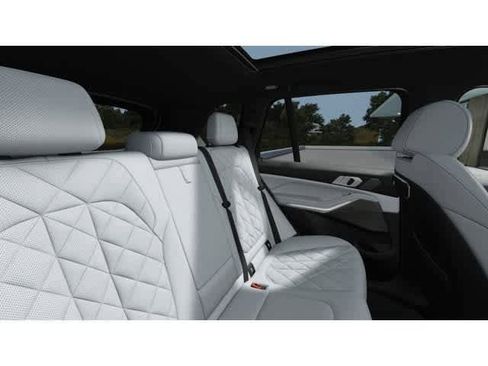 Used 2026 BMW X5 xDrive40i w/ M Sport Package image 12