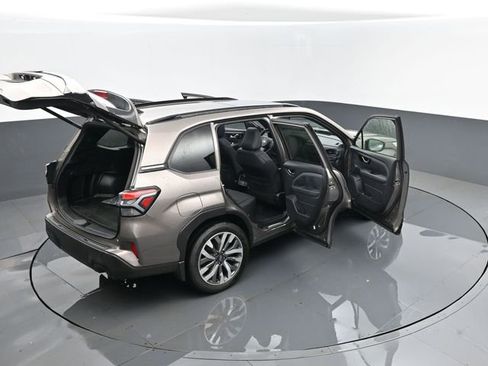 Used 2025 Subaru Forester Touring image 31