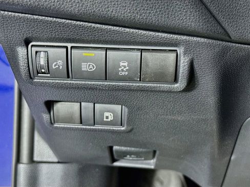 Used 2025 Toyota Corolla Cross AWD Hybrid w/ Moonroof Package image 15