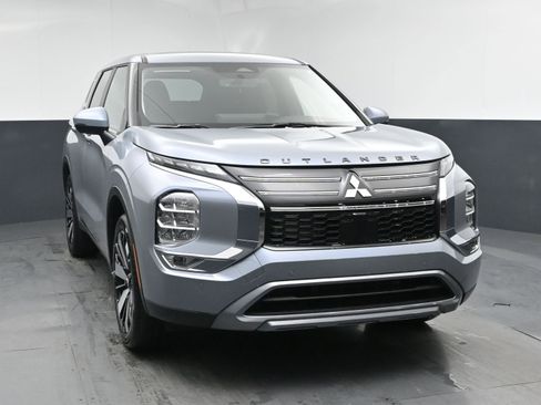 New 2026 Mitsubishi Outlander FWD image 2