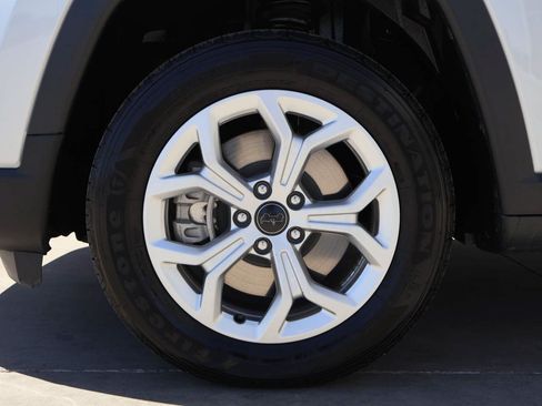 Used 2025 Jeep Compass Latitude AWD/4WD image 6