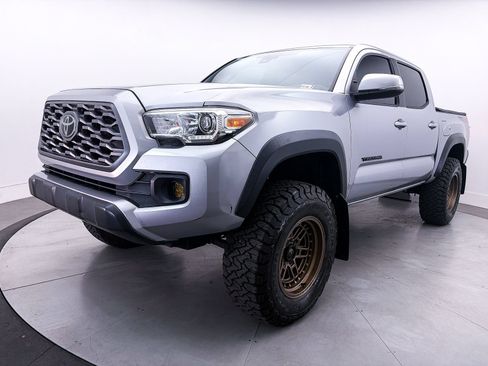 Used 2021 Toyota Tacoma TRD Off-Road w/ Technology Package AWD/4WD image 15