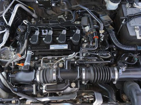 Used 2018 Honda Accord Touring image 9