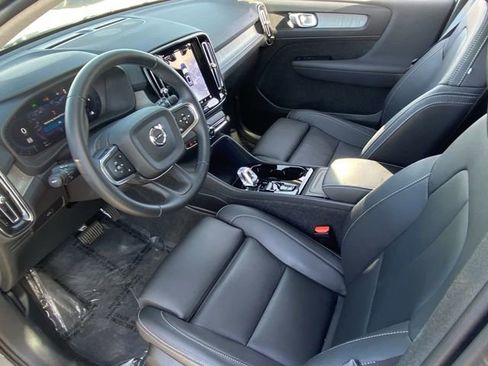 Certified 2025 Volvo XC40 B5 Plus w/ Protection Package Premier AWD/4WD image 19