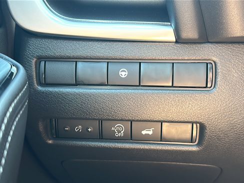 New 2026 Nissan Rogue SV image 25