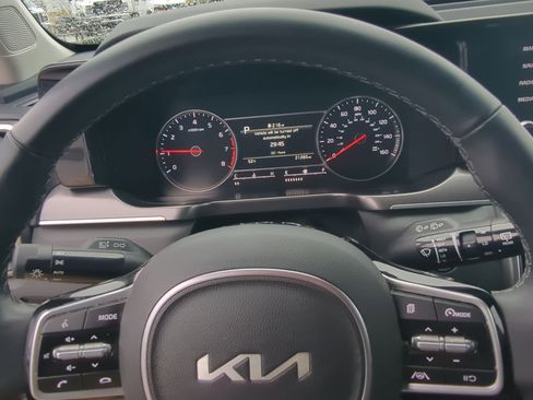 Certified 2023 Kia Sorento S image 13