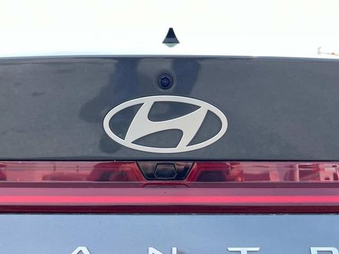 Used 2024 Hyundai Elantra Limited FWD image 12