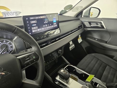 New 2026 Mitsubishi Outlander SE image 24