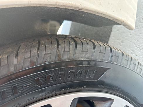 Used 2018 Toyota Avalon XLE Premium image 15