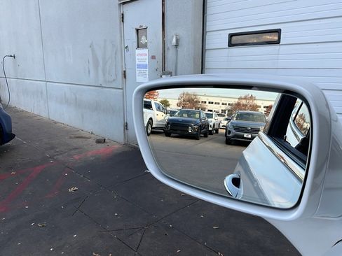 Used 2019 Buick Enclave Avenir w/ Avenir Technology Package image 22