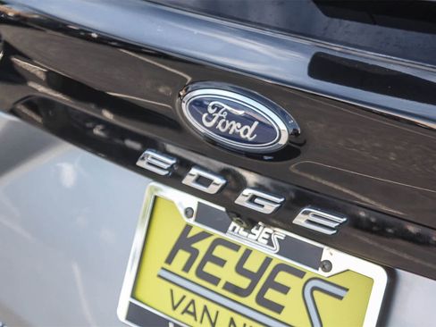 Used 2022 Ford Edge Titanium image 11