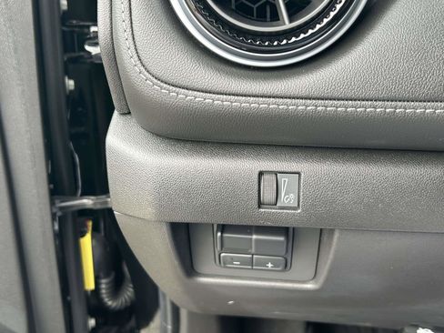Used 2023 Chevrolet Colorado LT w/ LT Convenience Package II AWD/4WD image 19