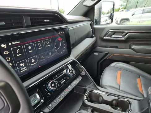 Used 2024 GMC Sierra 2500 AT4 w/ AT4 Premium Plus Package AWD/4WD image 24