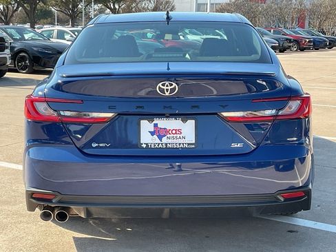 Used 2025 Toyota Camry SE image 6