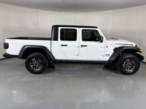 Used 2025 Jeep Gladiator Mojave w/ Safety Group AWD/4WD image 9