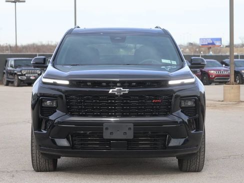 Used 2025 Chevrolet Traverse RS image 2