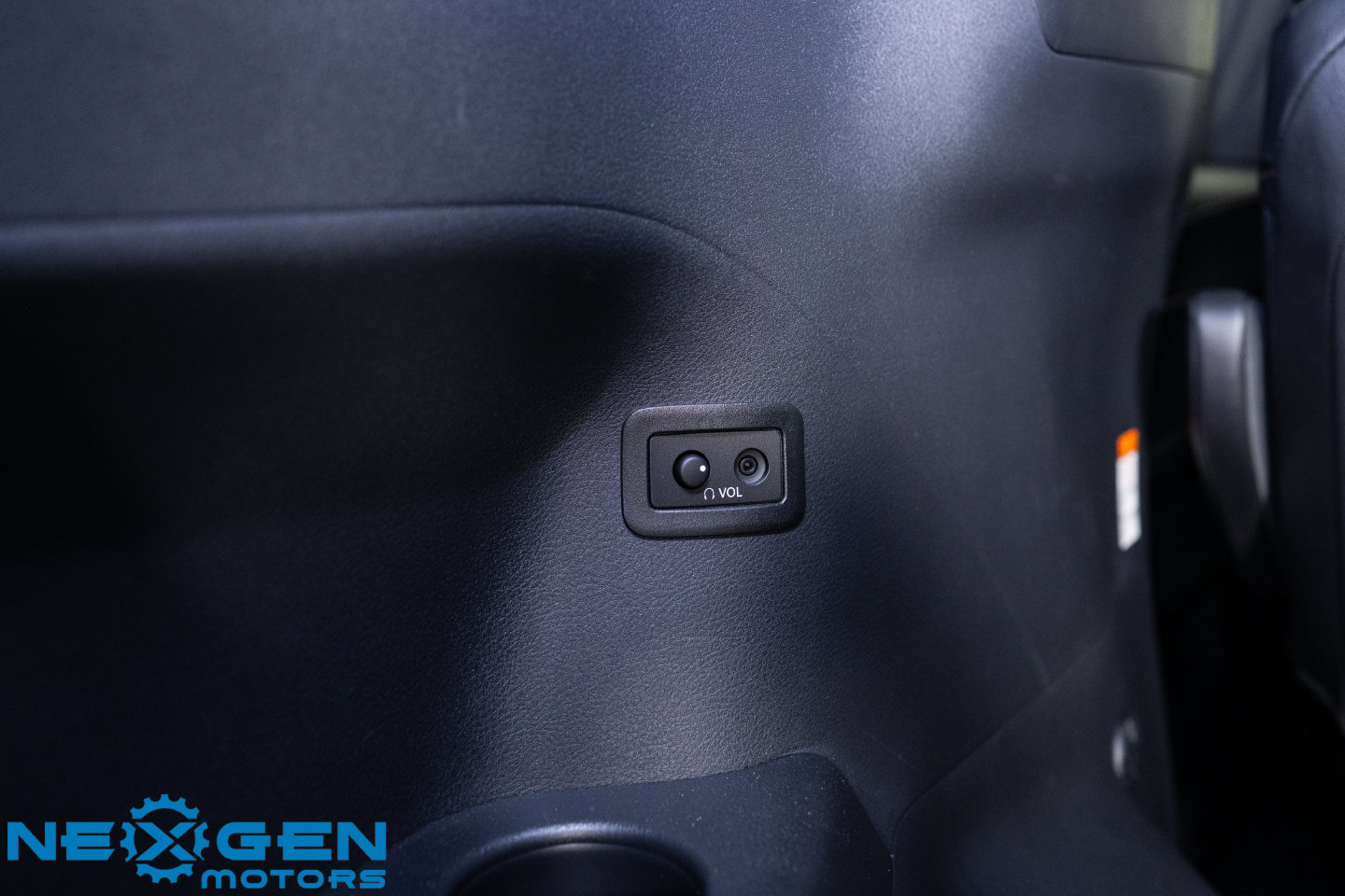 Used 2025 Toyota Sienna XLE Woodland Edition AWD/4WD image 38