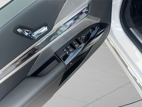 Used 2024 BMW i7 eDrive50 RWD image 11