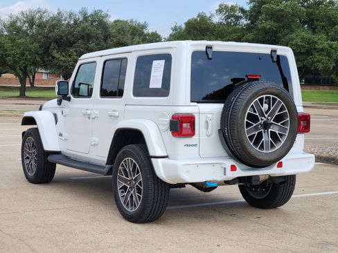 Used 2023 Jeep Wrangler Unlimited Sahara AWD/4WD image 4