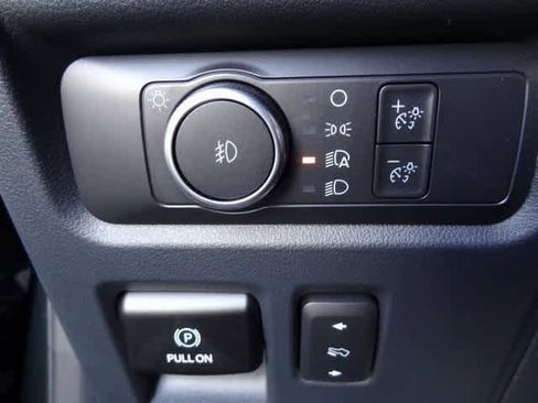 Used 2023 Ford Expedition XLT image 22