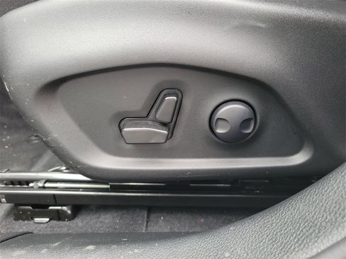 Certified 2024 Jeep Compass Limited image 19