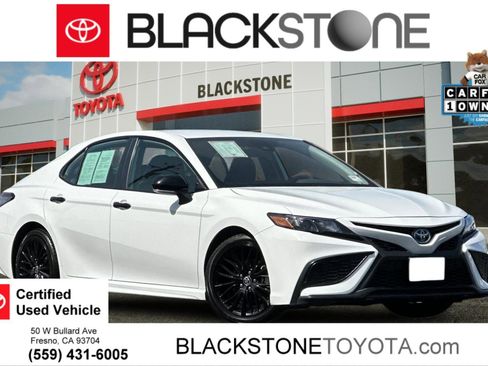 Used 2022 Toyota Camry SE FWD image 1
