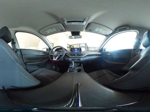 Used 2025 Nissan Altima 2.5 SV FWD image 37
