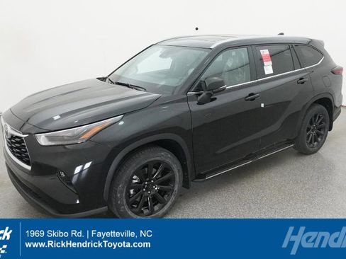 New 2026 Toyota Highlander XLE image 1