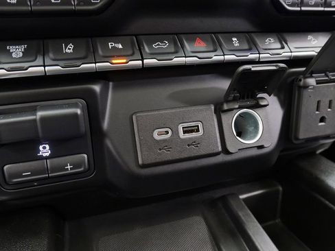 Used 2023 GMC Sierra 3500 Denali w/ Denali Ultimate Package AWD/4WD image 30