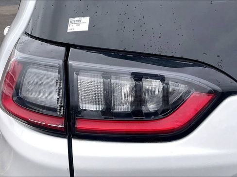 Used 2022 Jeep Cherokee Limited image 26