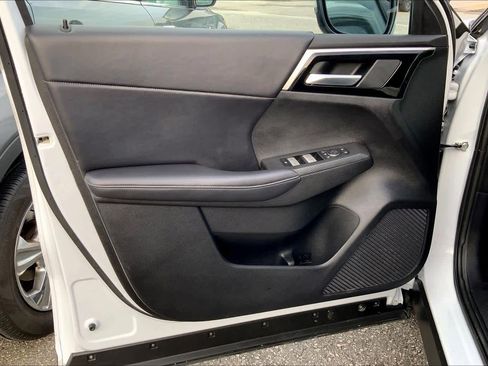Used 2024 Mitsubishi Outlander SE FWD image 21