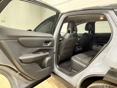 Used 2023 Nissan Ariya AWD image 31