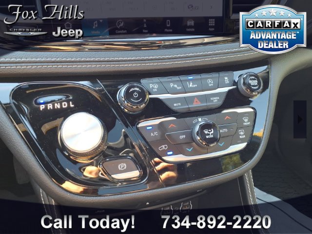 Certified 2025 Chrysler Pacifica Limited w/ Uconnect Theater Family Group FWD image 26