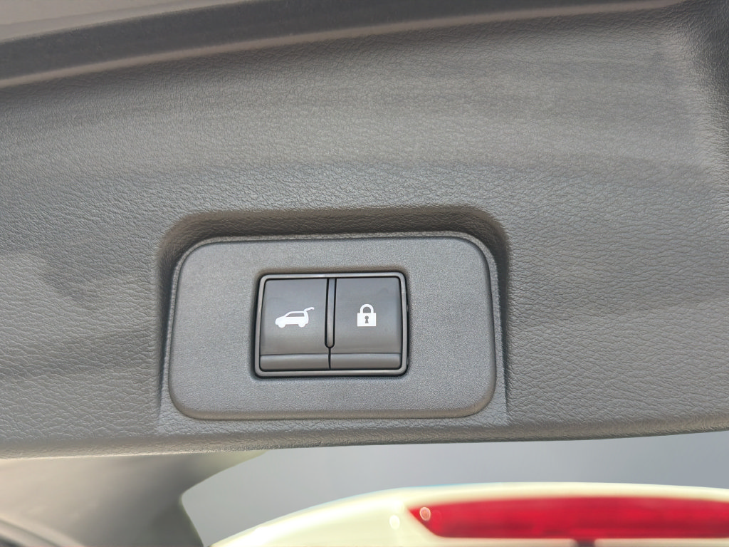 Certified 2025 Nissan Rogue SL w/ SL Premium Package FWD image 17