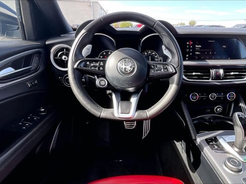 Used 2023 Alfa Romeo Stelvio Veloce AWD/4WD image 5
