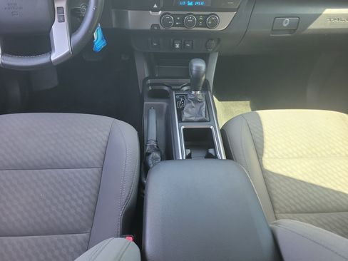 Used 2021 Toyota Tacoma SR5 RWD image 17