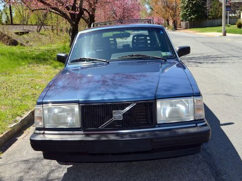 Used 1992 Volvo 240 Wagon RWD image 2