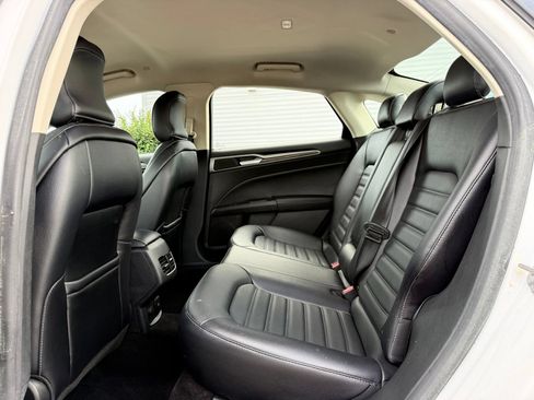 Used 2018 Ford Fusion SE w/ Equipment Group 602A FWD image 15