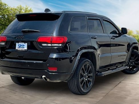 Used 2017 Jeep Grand Cherokee Altitude AWD/4WD image 2