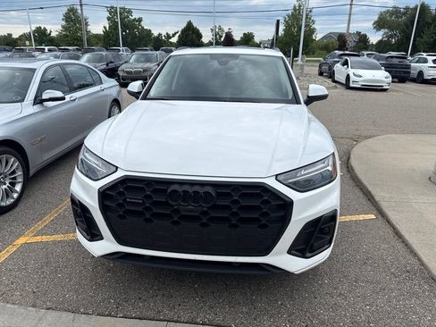 Used 2023 Audi Q5 2.0T Premium Plus w/ Premium Plus Package AWD/4WD image 2