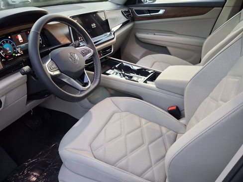 New 2026 Volkswagen Atlas SE FWD image 7
