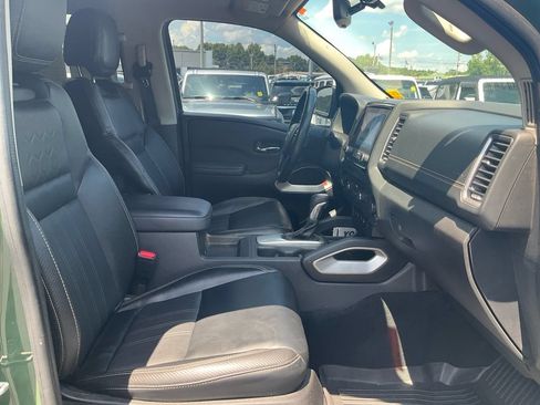 Used 2023 Nissan Frontier SV w/ SV Premium Package AWD/4WD image 12